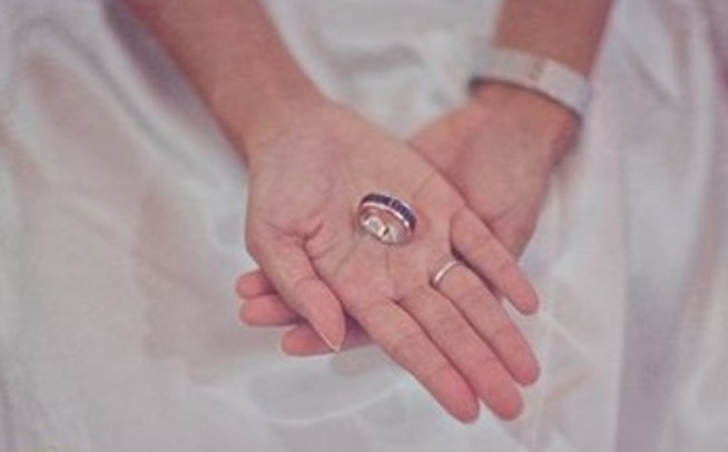 おすすめ結婚相談所で婚活成功。婚約指輪。結婚指輪